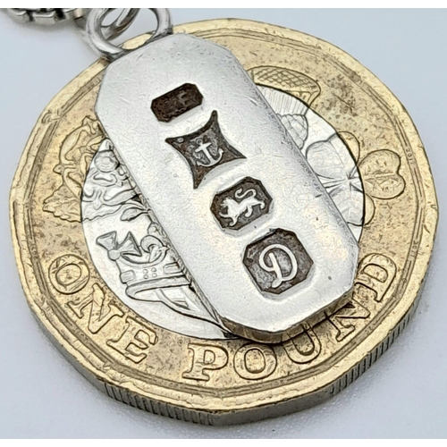 1357 - A vintage sterling silver mini bar pendant on silver chain. Full hallmark Birmingham, 1978. Total we... 