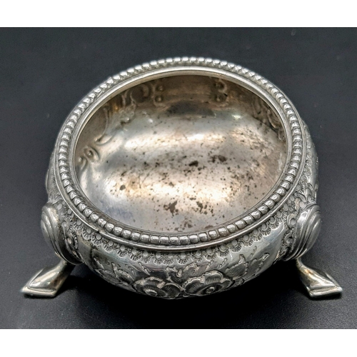 1407 - A set of Victorian antique sterling silver salt cellar with nicely floral ornate and silver spoon wi... 