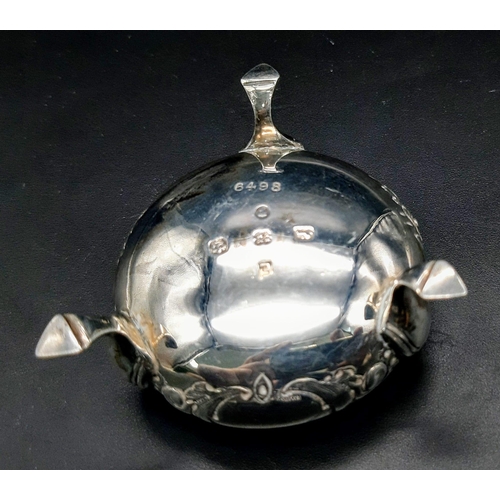 1407 - A set of Victorian antique sterling silver salt cellar with nicely floral ornate and silver spoon wi... 