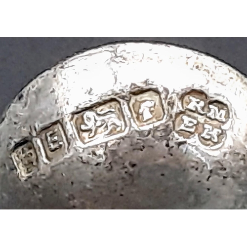 1407 - A set of Victorian antique sterling silver salt cellar with nicely floral ornate and silver spoon wi... 