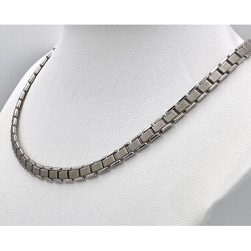 394 - A 14K White Gold Geometric Link Flat Choker Necklace. 20cm length. 14.1g weight.