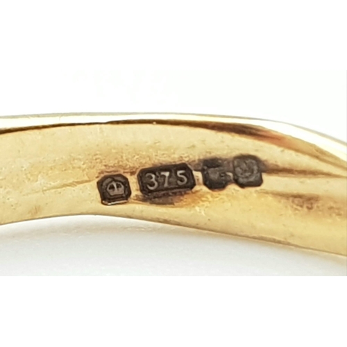 1079 - A Vintage 9K Yellow Gold Band Ring. Size N. 1g weight.