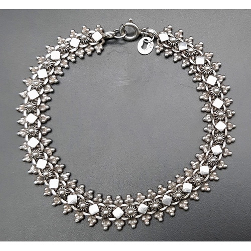 1350 - A sterling silver beautiful ornate link bracelet. Total weight 12.9G. Total length 18cm. Please see ... 