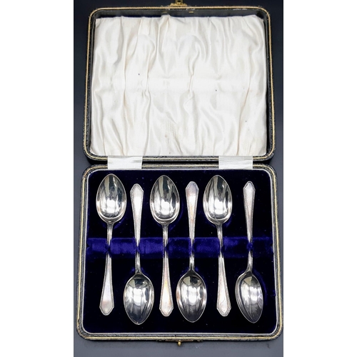 844 - A collection of 6 antique sterling silver tea spoons. Full hallmark Birmingham, 1928. Total weight 7... 