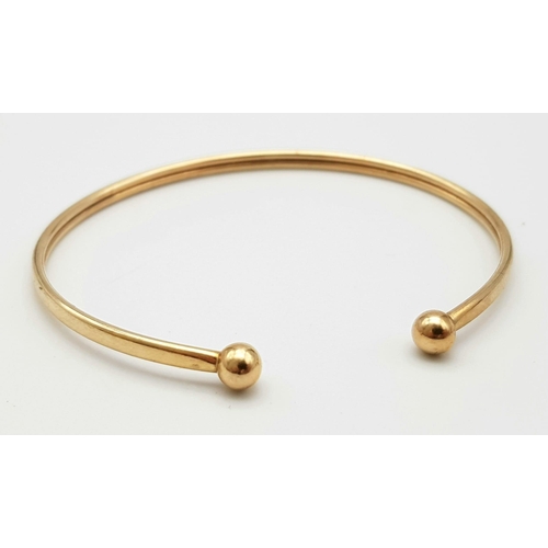 897 - A 9K Yellow Gold Cuff Bangle. 2.67g weight.