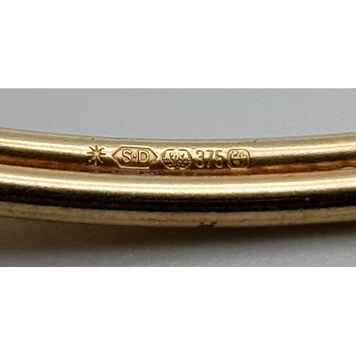 897 - A 9K Yellow Gold Cuff Bangle. 2.67g weight.