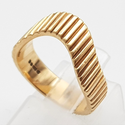 918 - A Vintage 9K Yellow Gold Undulating Ridge Ring. Size L. 4.65g weight.