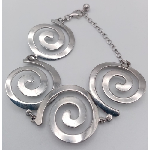 1336 - A stylist 925 silver spiral link bracelet. Total weight 17.8G. Total length 21cm.