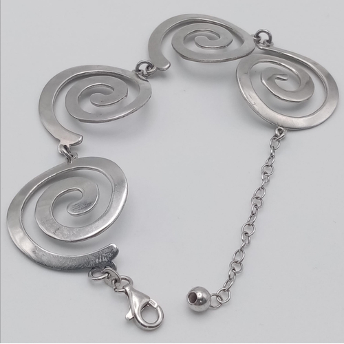 1336 - A stylist 925 silver spiral link bracelet. Total weight 17.8G. Total length 21cm.