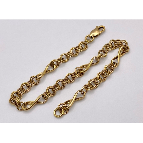 379 - A Vintage 9K Yellow Gold Bracelet. Circle and twist links. 18cm length. 2.4g weight.