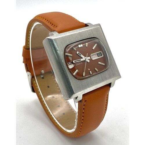 416 - A Vintage Seiko 5 Automatic Gents Watch. Brown leather strap. Stainless steel 'TV' Style case - 37mm... 