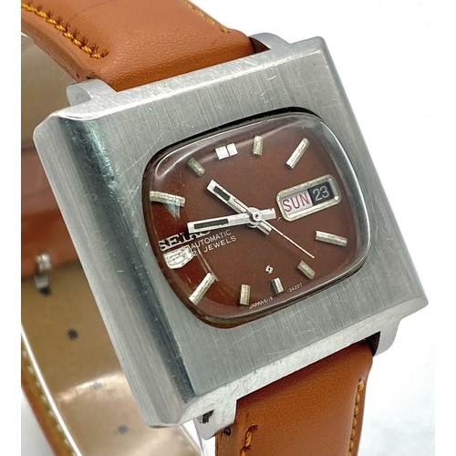 416 - A Vintage Seiko 5 Automatic Gents Watch. Brown leather strap. Stainless steel 'TV' Style case - 37mm... 