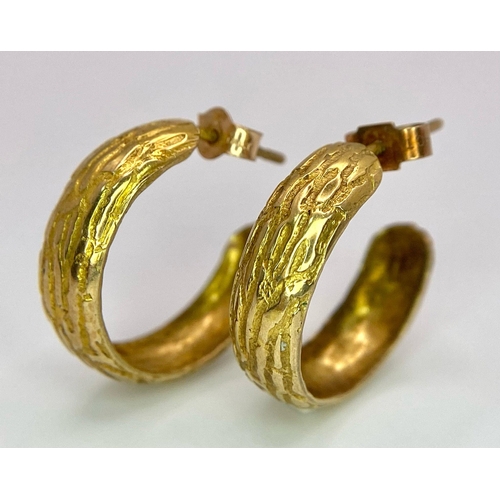 457 - A Pair of Vintage 9K Yellow Gold Textured Hoop Earrings. 
2.57g total weight.