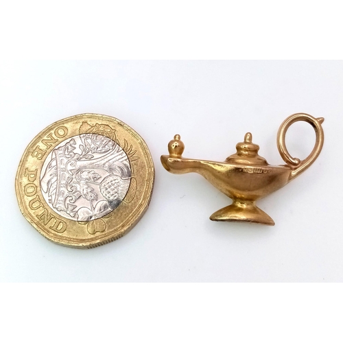 506 - A 9K Yellow Gold Genie Lamp Pendant/Charm. 3cm. 1.4g weight.