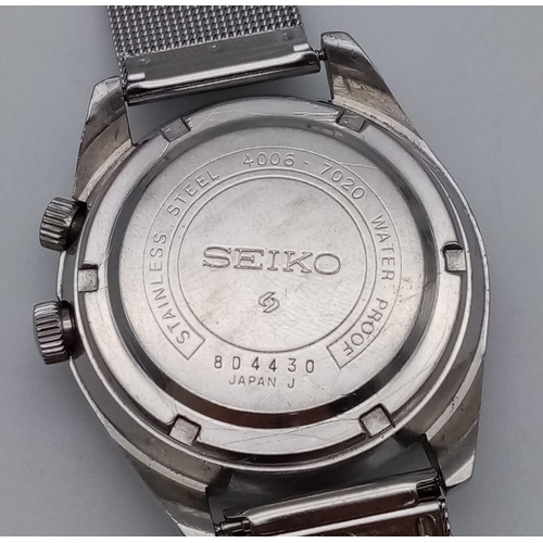 988 - A Vintage Seiko Bellmatic 27 Jewels Gents Watch. Stainless steel bracelet and case - 38mm. Metallic ... 