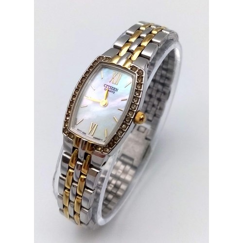 995 - A Citizen Quartz Two Tone Ladies Watch. Gold tone and stainless steel bracelet and case - 19mm. Moth... 