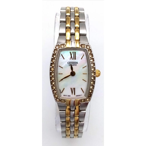 995 - A Citizen Quartz Two Tone Ladies Watch. Gold tone and stainless steel bracelet and case - 19mm. Moth... 