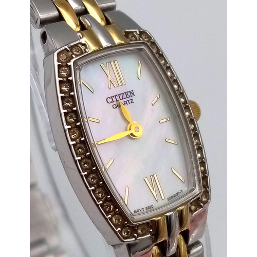 995 - A Citizen Quartz Two Tone Ladies Watch. Gold tone and stainless steel bracelet and case - 19mm. Moth... 