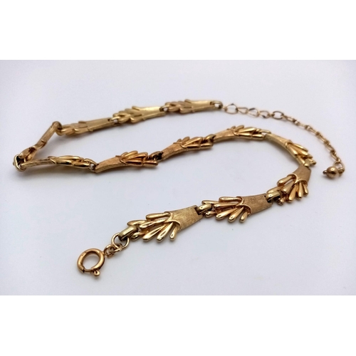 101 - A Vintage 18K Yellow Gold Substantial Harvest-Burst Link Necklace. 44cm length. 66.37g weight.