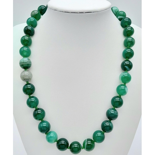 1037 - A Green Striped Agate Bead Necklace. 12mm beads. 44cm length.