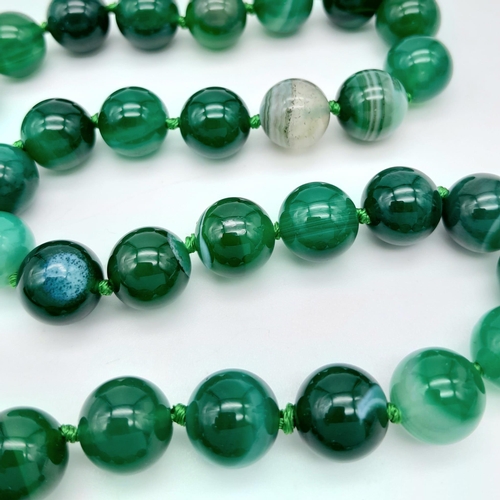 1037 - A Green Striped Agate Bead Necklace. 12mm beads. 44cm length.