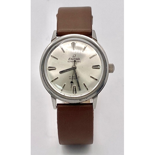 1002 - A Vintage Enicar Mechanical Gents Watch. Brown leather strap. Stainless steel case - 34mm. Silver to... 