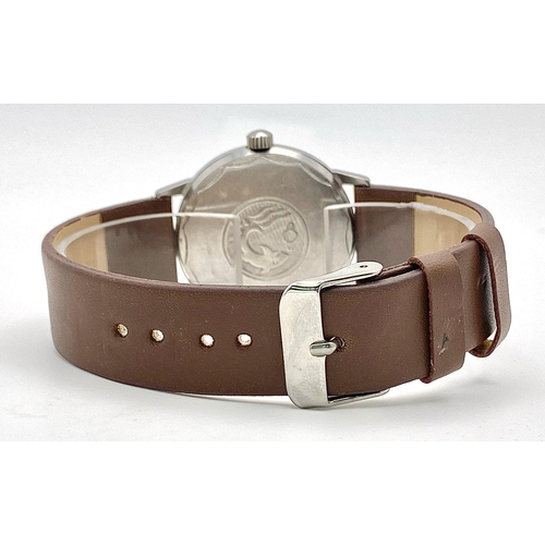 1002 - A Vintage Enicar Mechanical Gents Watch. Brown leather strap. Stainless steel case - 34mm. Silver to... 