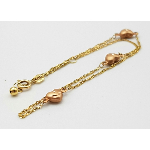 792 - A 14K Yellow Gold Heart Bracelet. 24cm. 1.25g weight.