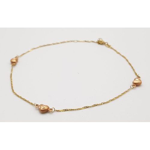 792 - A 14K Yellow Gold Heart Bracelet. 24cm. 1.25g weight.