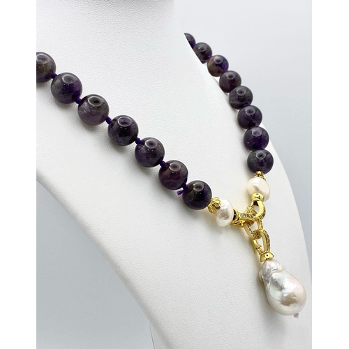 254 - A Gorgeous Amethyst Bead Necklace with a Hanging Keisha Baroque Pearl Pendant. Gilded clasp with whi... 