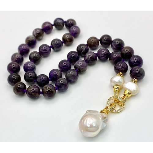 254 - A Gorgeous Amethyst Bead Necklace with a Hanging Keisha Baroque Pearl Pendant. Gilded clasp with whi... 