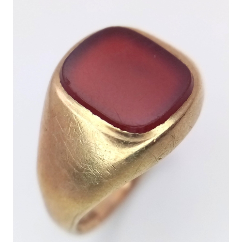 396 - A Vintage Classic 9K Yellow Gold Carnelian Signet Ring. Size M. 2.61g weight.