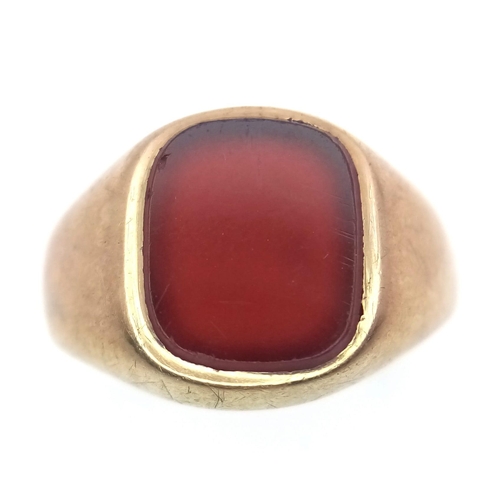 396 - A Vintage Classic 9K Yellow Gold Carnelian Signet Ring. Size M. 2.61g weight.