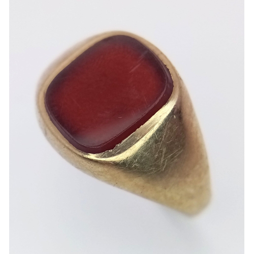 396 - A Vintage Classic 9K Yellow Gold Carnelian Signet Ring. Size M. 2.61g weight.