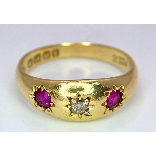 403 - AN 18K YELLOW GOLD, ANTIQUE DIAMOND & RUBY 3 STONE RING 3.9G WEIGHT. SIZE M 1/2. HALLMARKED BIRMINGH... 