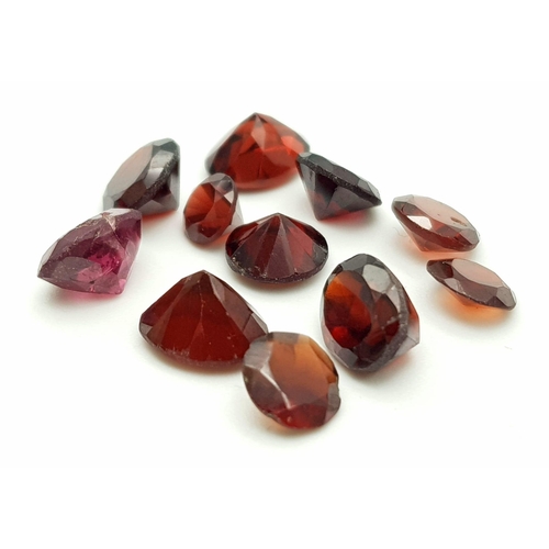 929 - A Parcel of 11 Garnets. Oval Cuts. 15.02 Carats.