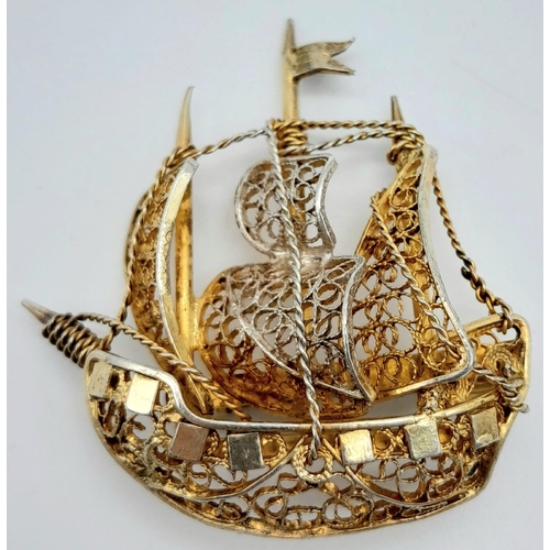 950 - A Rare Vintage or Older Silver Gilt Filigree Design Galleon Ship Brooch. 3.7cm Wide. 800 Silver.