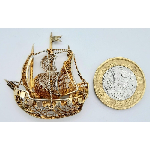 950 - A Rare Vintage or Older Silver Gilt Filigree Design Galleon Ship Brooch. 3.7cm Wide. 800 Silver.