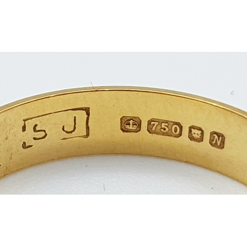 899 - An 18K Yellow Gold Band Ring. 4mm width. Size J. 2.3g weight. Full UK hallmarks.