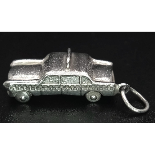 1429 - A GENUINE & RARE TIFFANY & CO NEW YORK TAXI CHARM 8G , 2.5cm x 1cm

ref: SC 3125