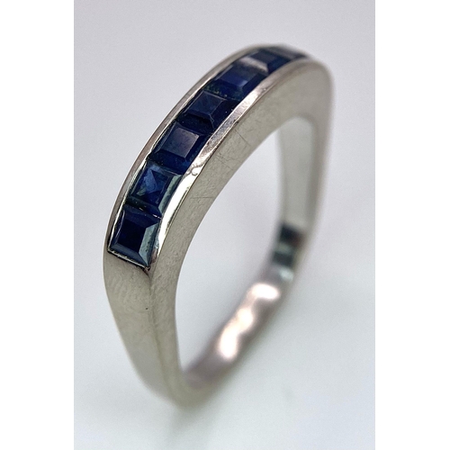 1443 - A 18K WHITE GOLD DIAMOND SAPPHIRE BAND RING. TOTAL WEIGHT 5.6G. SIZE K