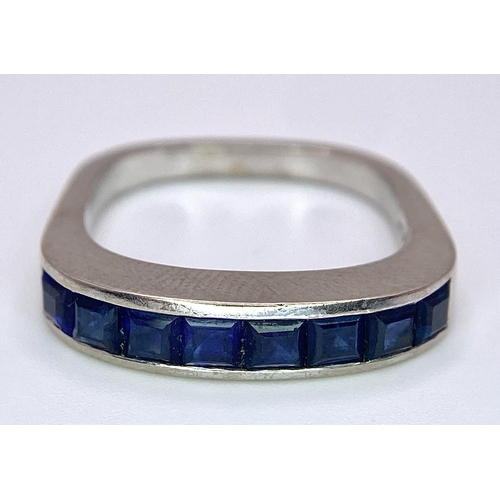 1443 - A 18K WHITE GOLD DIAMOND SAPPHIRE BAND RING. TOTAL WEIGHT 5.6G. SIZE K