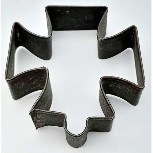 952 - A WW1/WW2 German Patriotic Iron Cross Pastry Cutter.