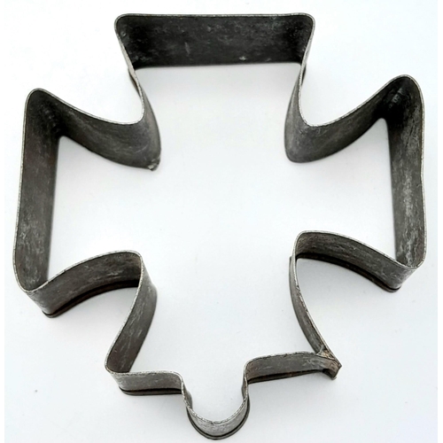 952 - A WW1/WW2 German Patriotic Iron Cross Pastry Cutter.