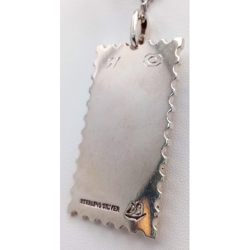 880 - An Excellent Condition, Sterling Silver, 1977 Jubilee Ingot Pendant Necklace. Very Unique Design, Pe... 