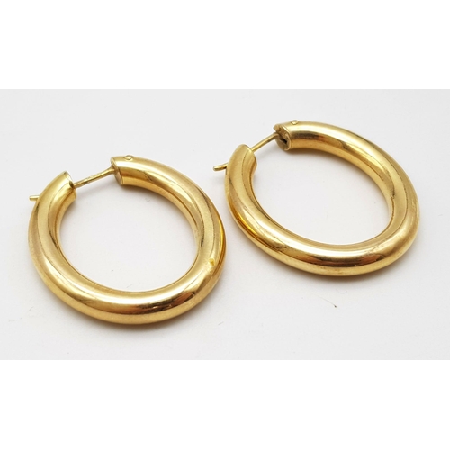 113 - A Classic Pair of Vintage Oval Hoop 9K Yellow Gold Earrings. 
6.3g total weight.