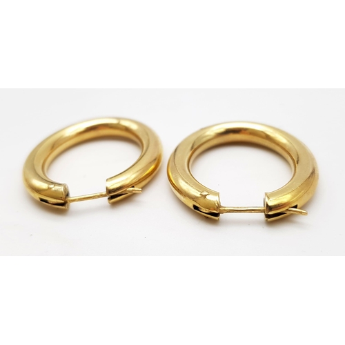 113 - A Classic Pair of Vintage Oval Hoop 9K Yellow Gold Earrings. 
6.3g total weight.