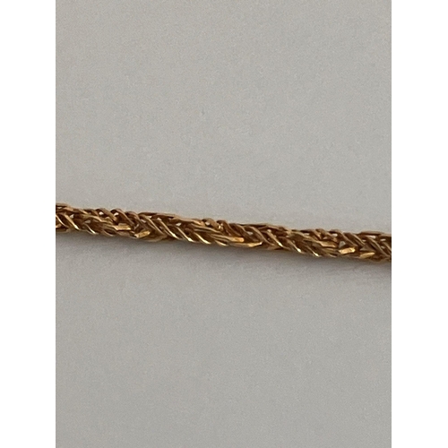 160 - 9 carat GOLD TWIST NECKLACE. Full UK hallmark. 3.1 grams. 45 cm.