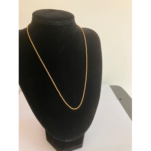 160 - 9 carat GOLD TWIST NECKLACE. Full UK hallmark. 3.1 grams. 45 cm.