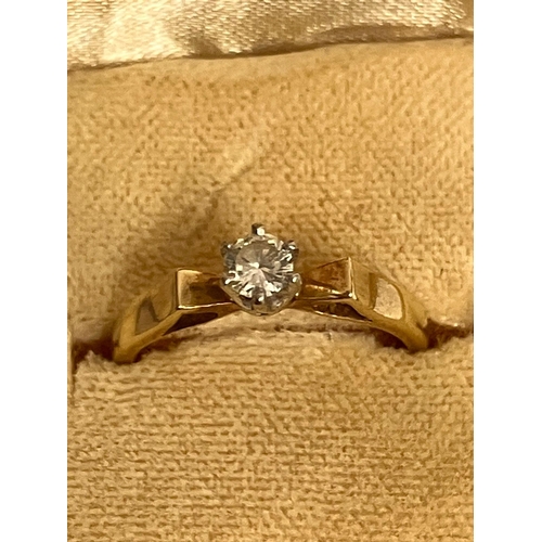 264 - 18 carat YELLOW GOLD and DIAMOND SOLITAIRE RING. Fully hallmarked and complete with Jewellers ring b... 